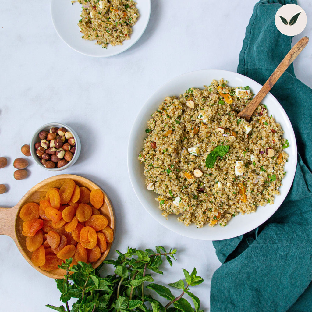 Salade de quinoa aux abricots, à la feta et aux noisettes