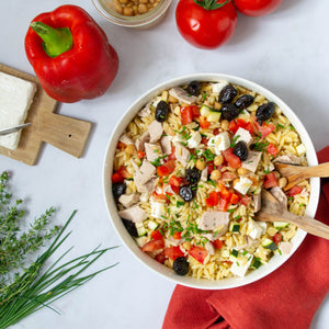 Salade de risetti au thon, à la feta, aux pois chiches et aux légumes